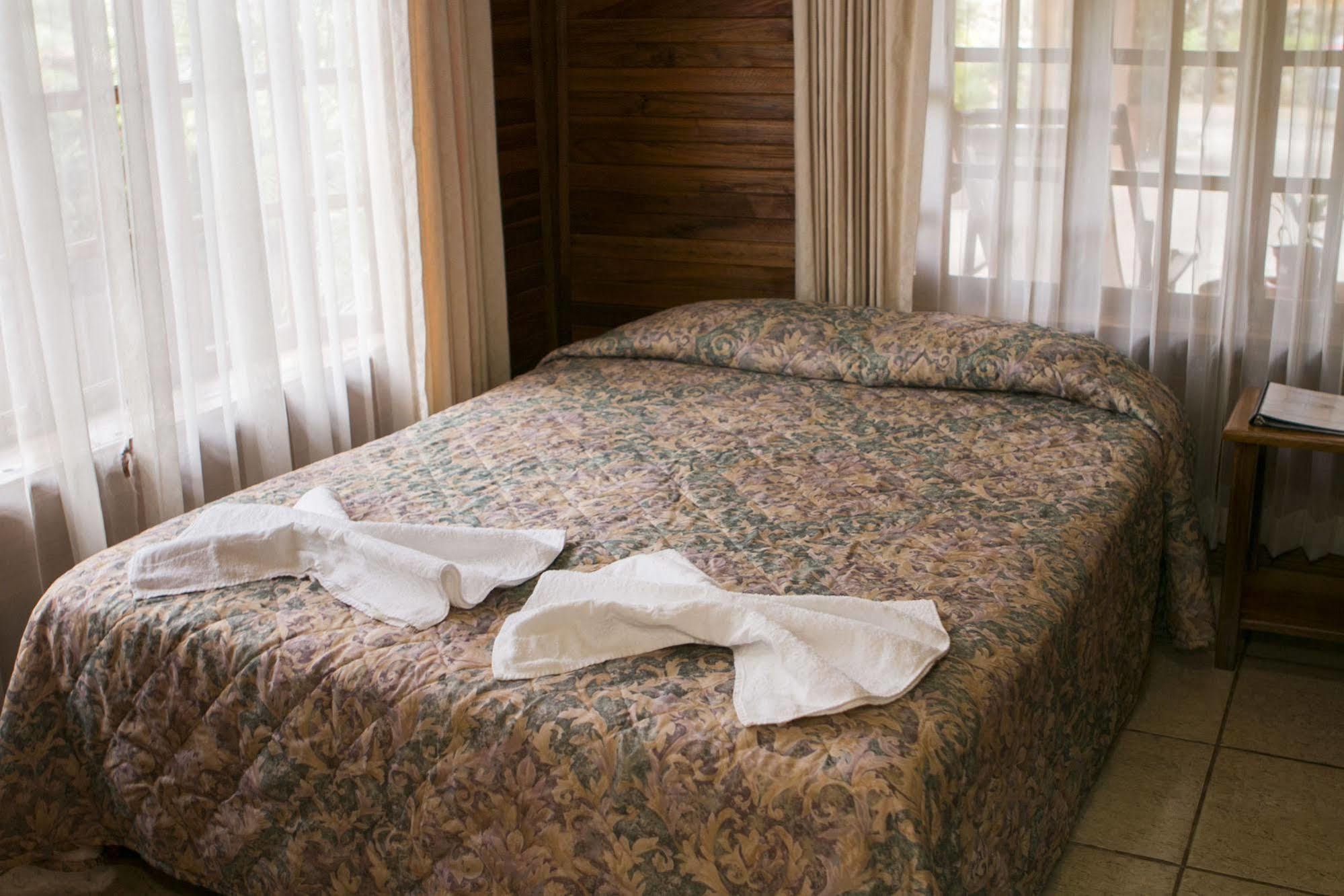 Santa Elena Lodge Cuajiniquil Bagian luar foto